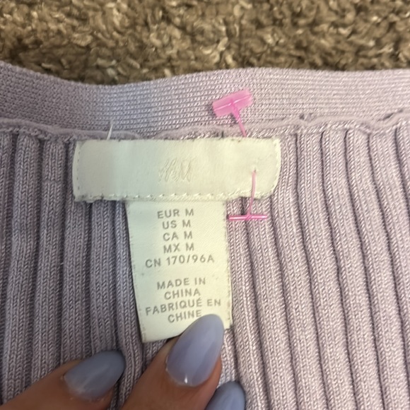 Light purple button up long cleave sweater/ cardigan size medium - Picture 2 of 5